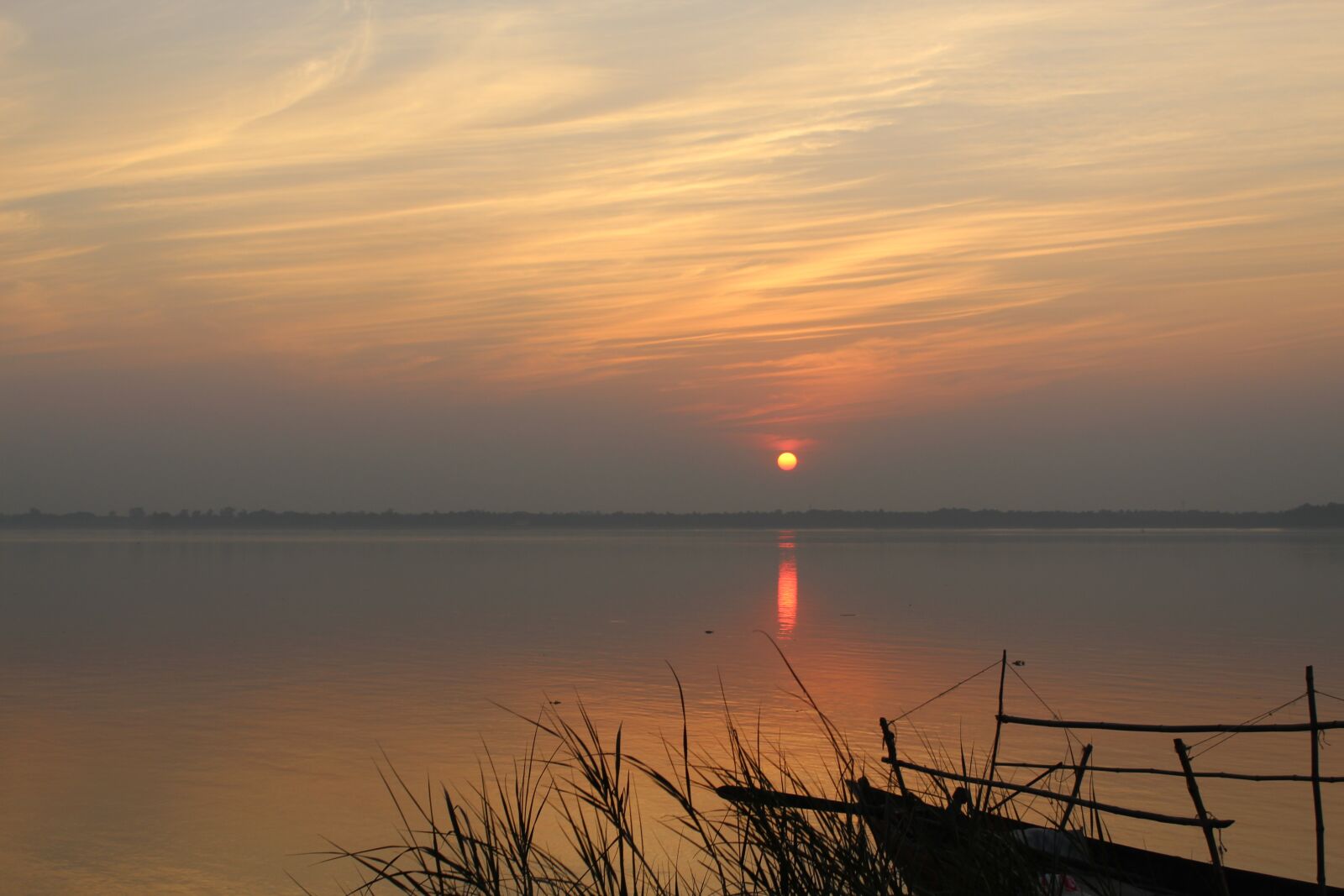 Canon EOS 1300D (EOS Rebel T6 / EOS Kiss X80) sample photo. Sunset, water, dawn photography
