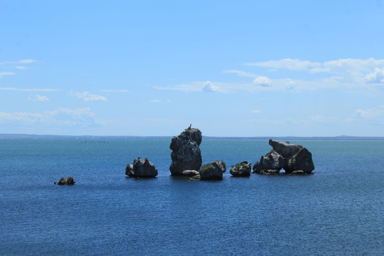 Canon EOS 1200D (EOS Rebel T5 / EOS Kiss X70 / EOS Hi) sample photo. Stones, sea, rock photography