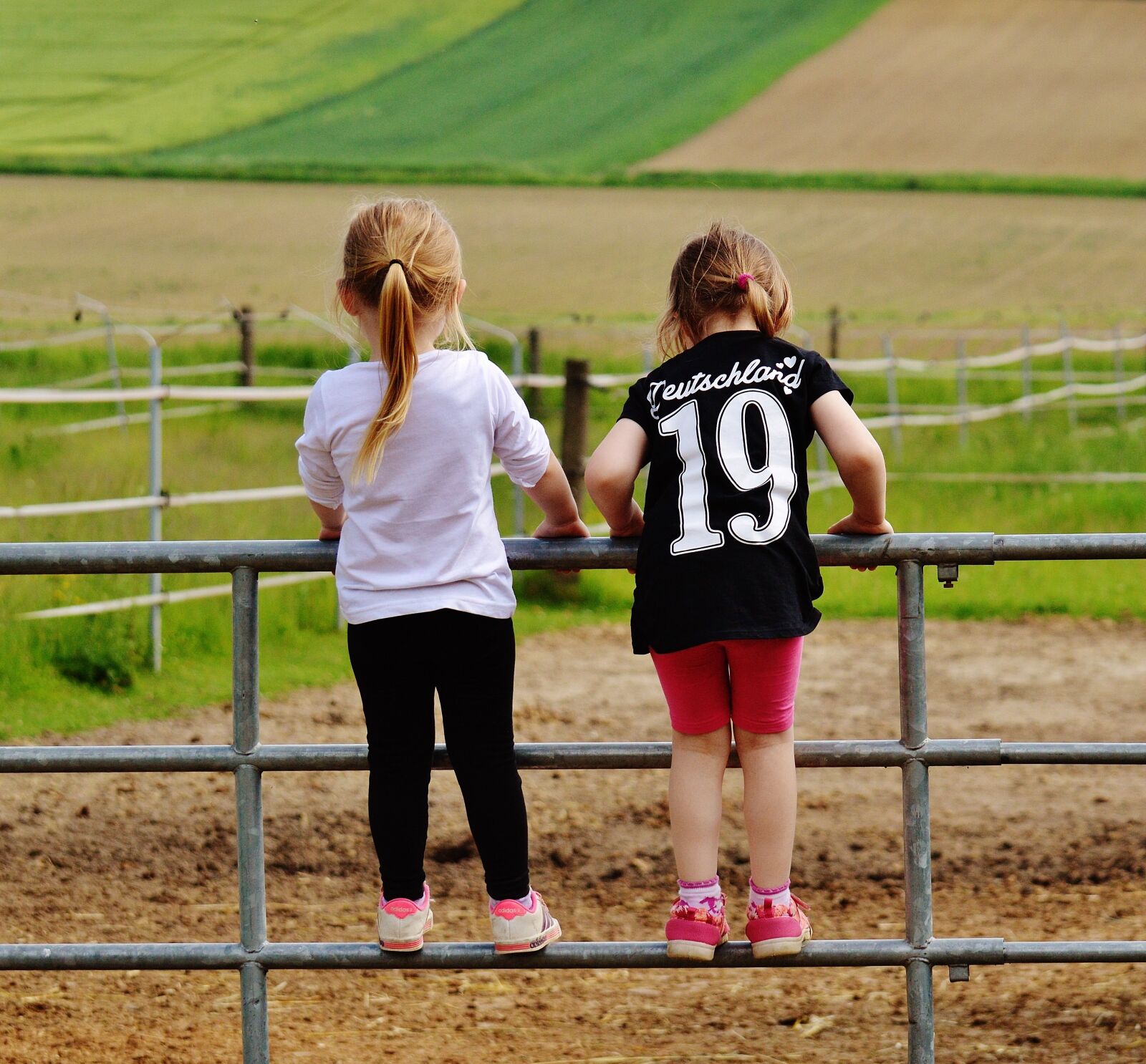 Nikon D3200 sample photo. Girl, gate, play photography