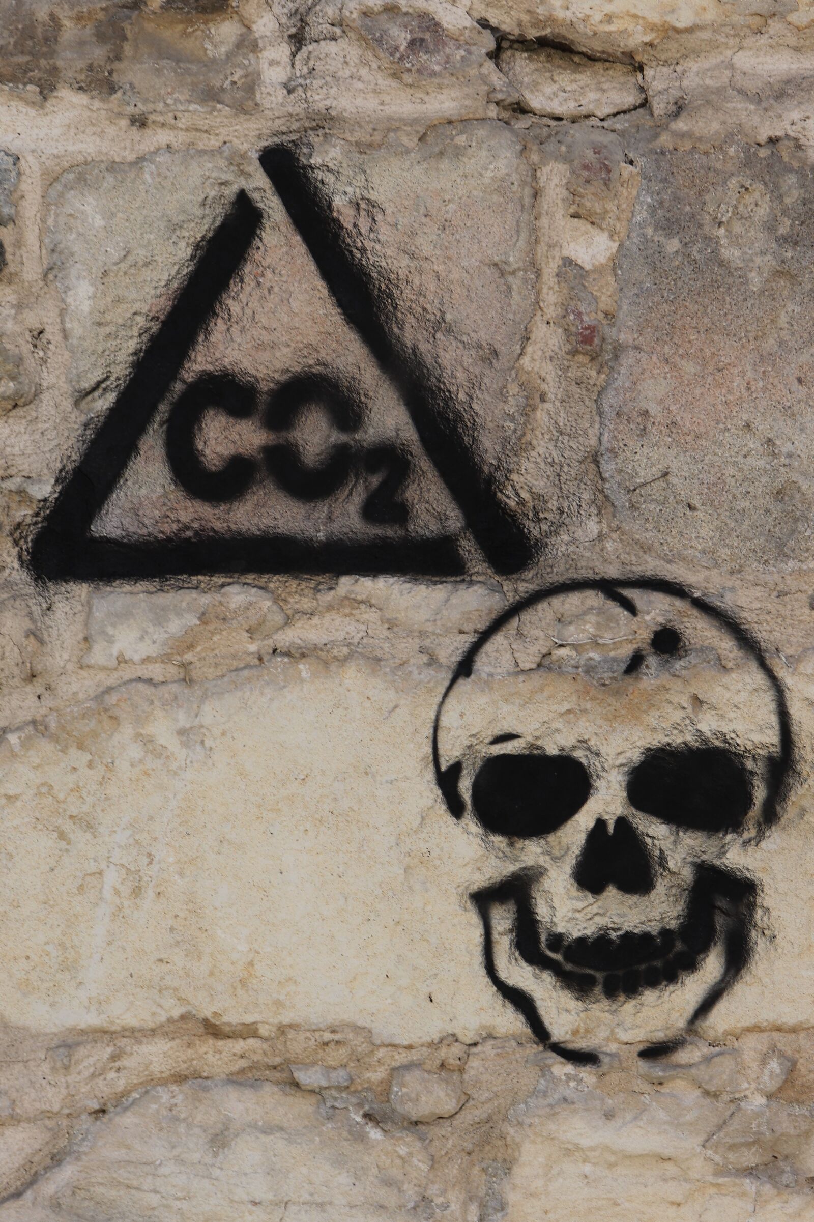 Canon EOS 200D (EOS Rebel SL2 / EOS Kiss X9) sample photo. Graffiti on the wall photography
