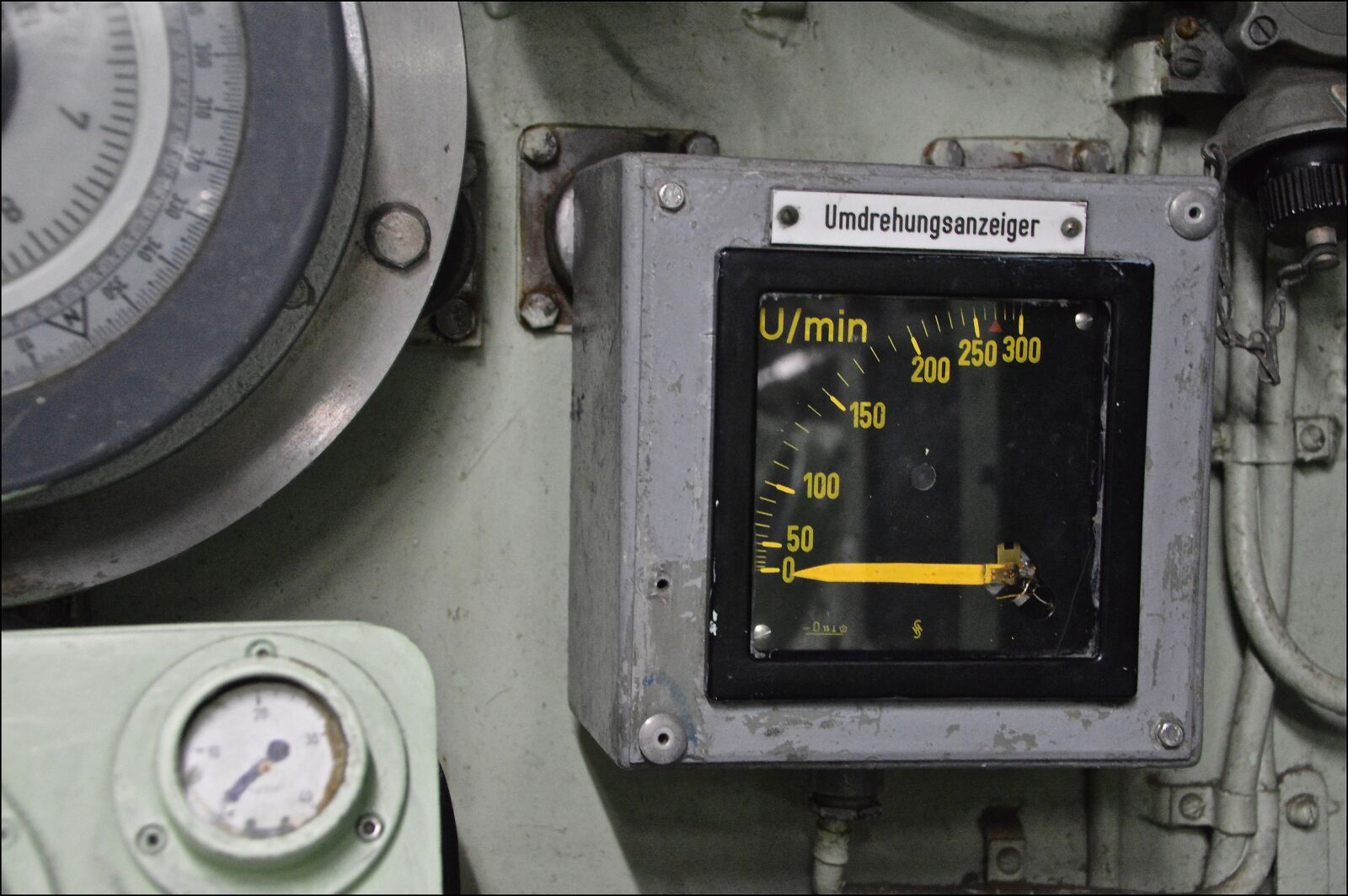 Nikon D3200 sample photo. Valve, ad, u boat photography