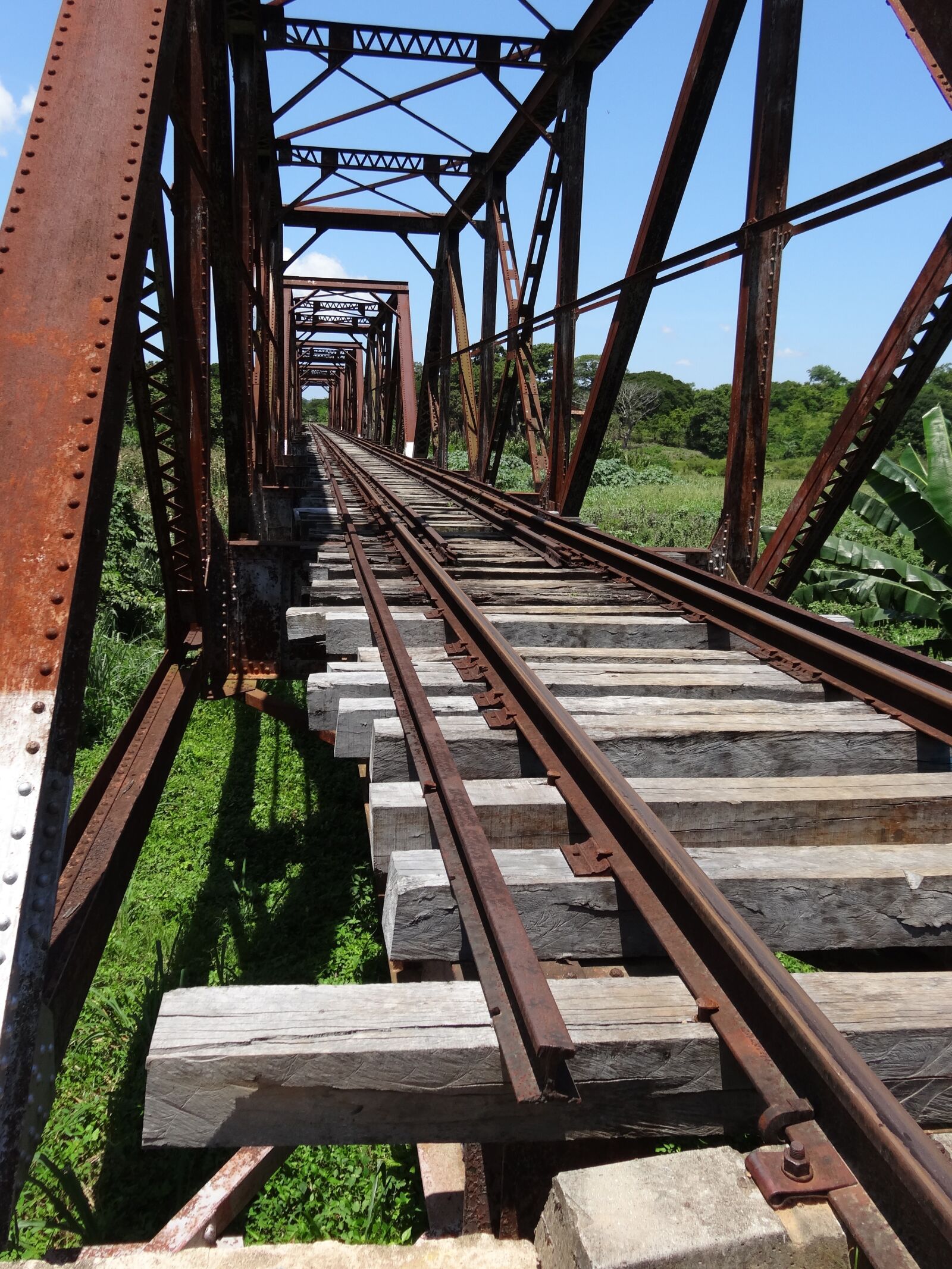 Sony Cyber-shot DSC-HX20V sample photo. Bridge, track, railways photography