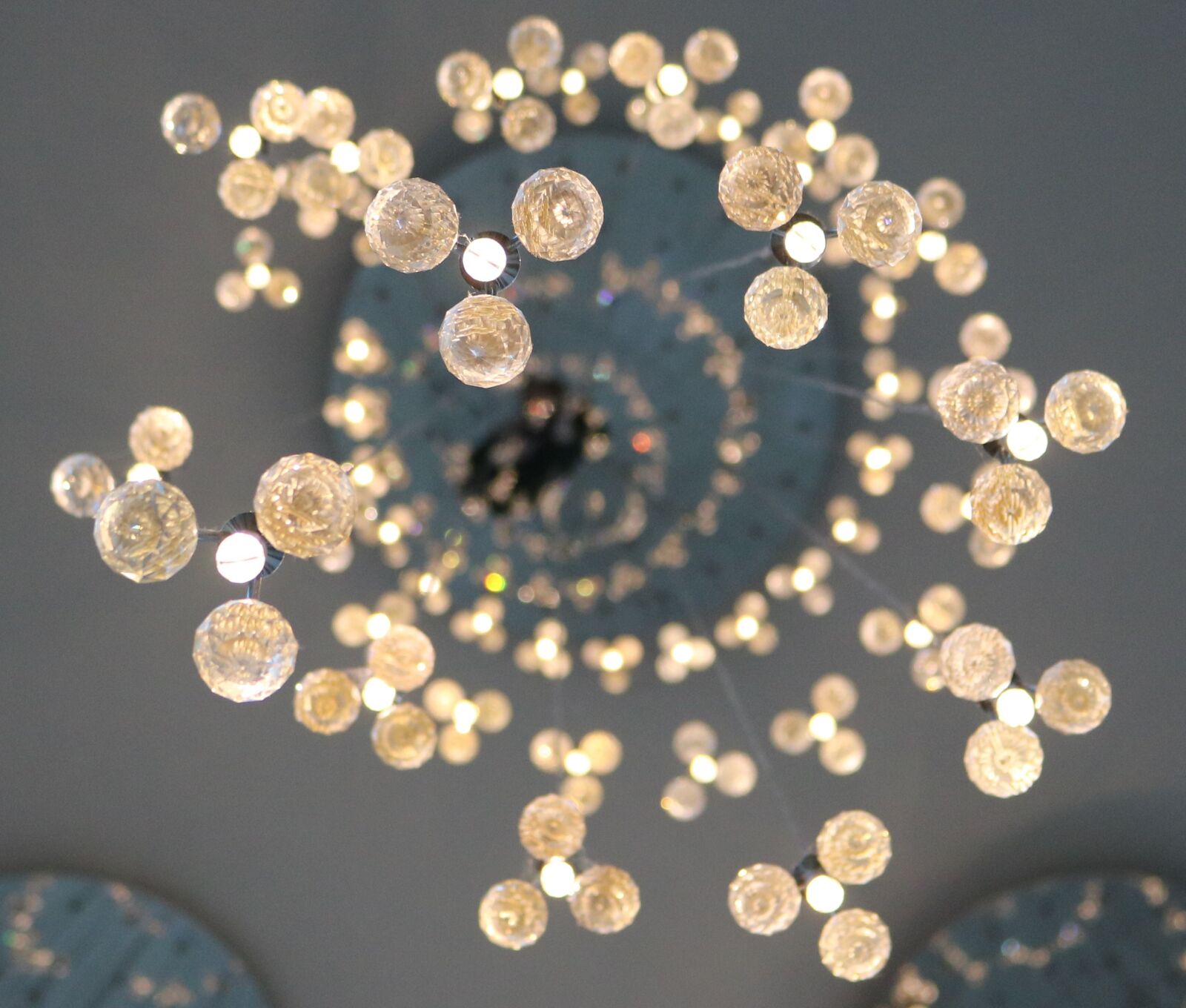 Canon EOS 750D (EOS Rebel T6i / EOS Kiss X8i) sample photo. Chandelier, light, style photography