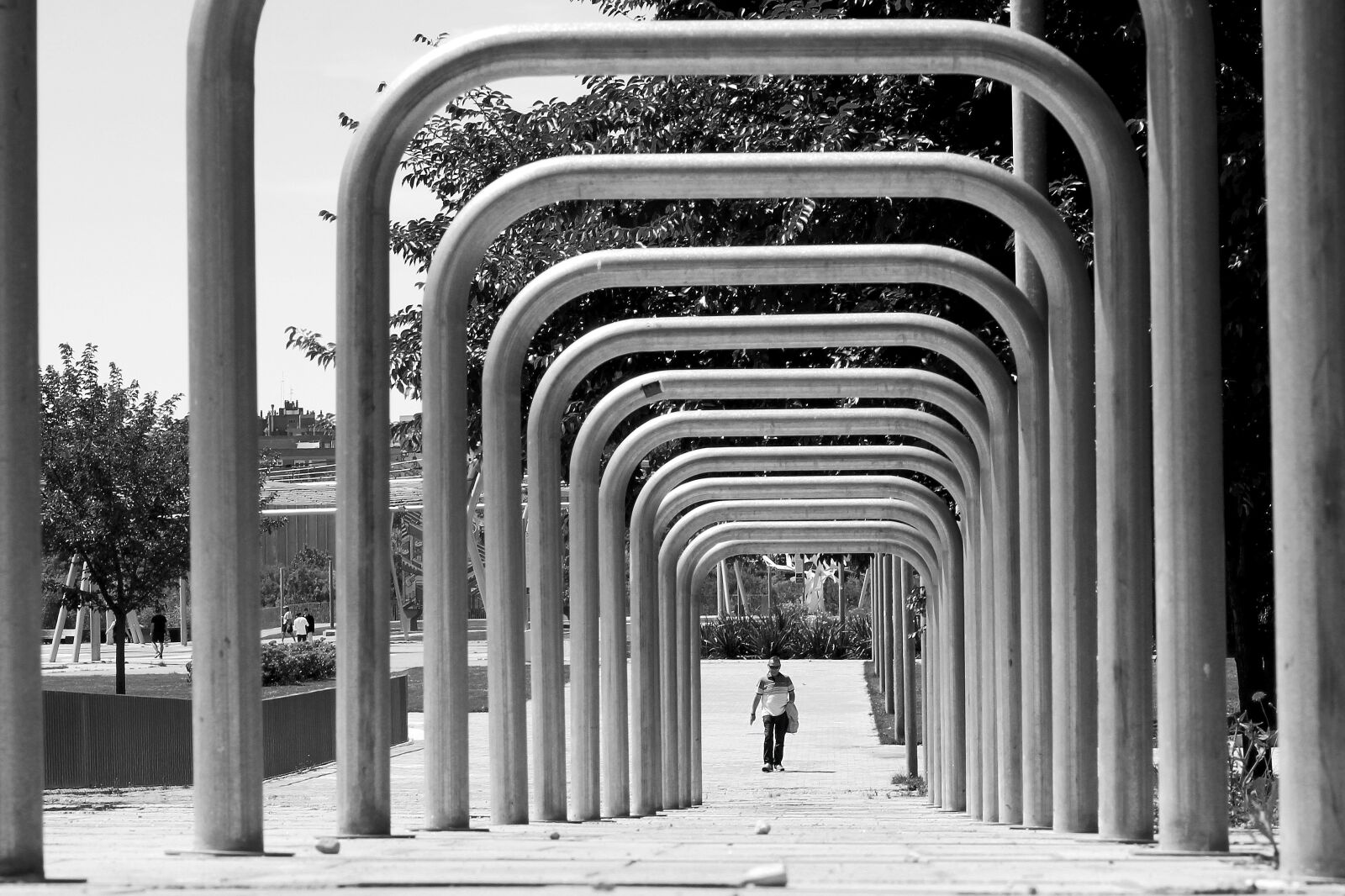 Canon EOS 60D + Canon EF 50mm F1.8 STM sample photo. Perspective, man, street photography