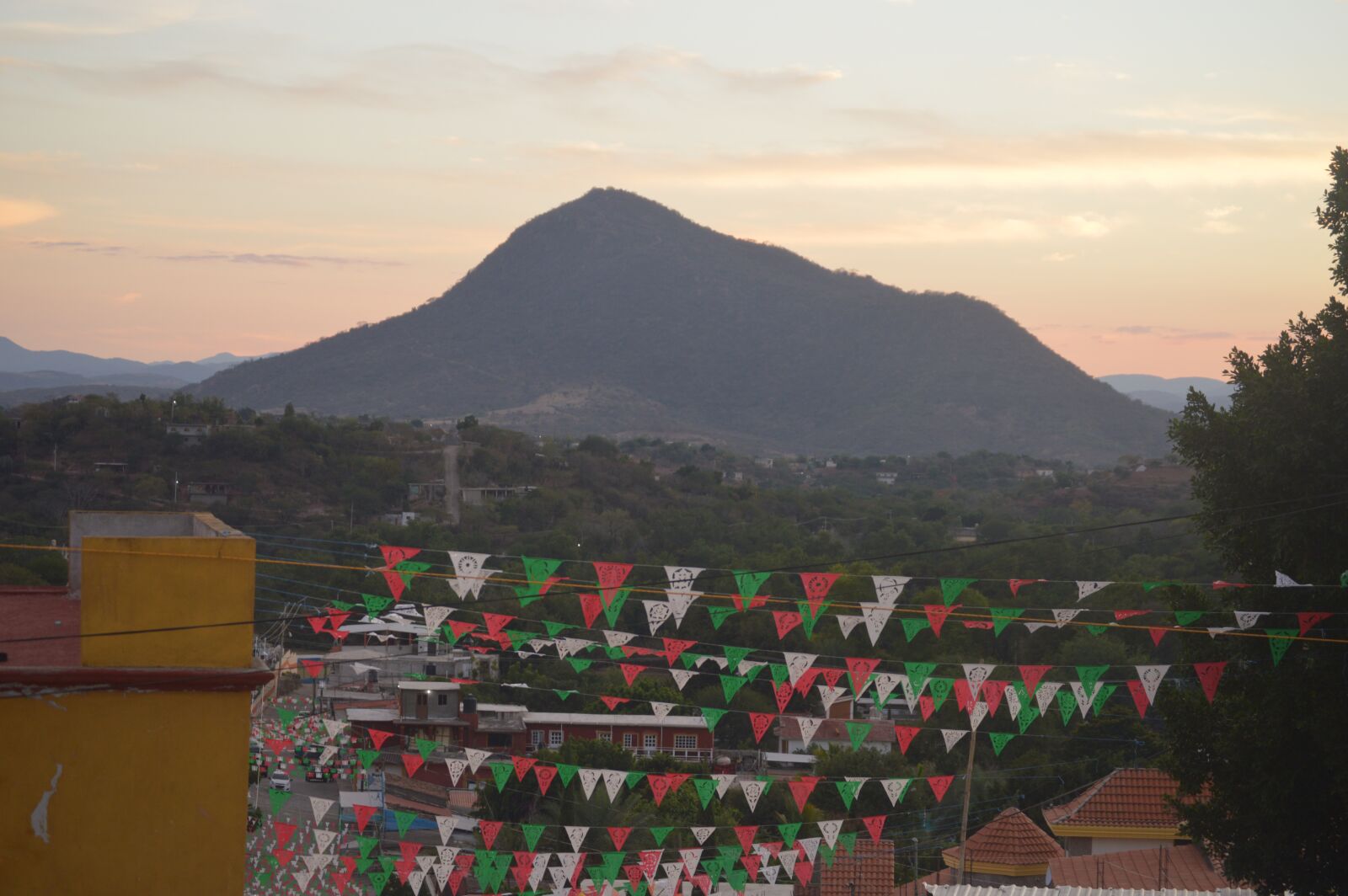 Nikon D3200 sample photo. Hill, sunset, party photography