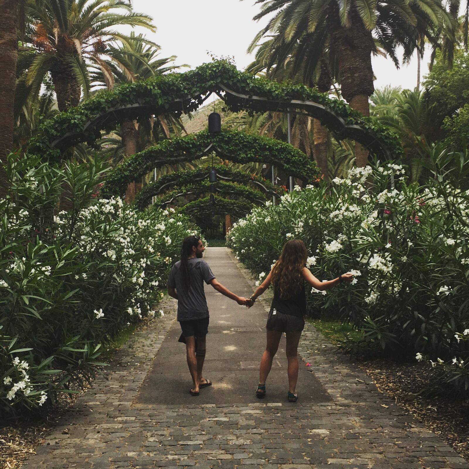 Apple iPhone 6s sample photo. Couple, flowers, holidays, love photography