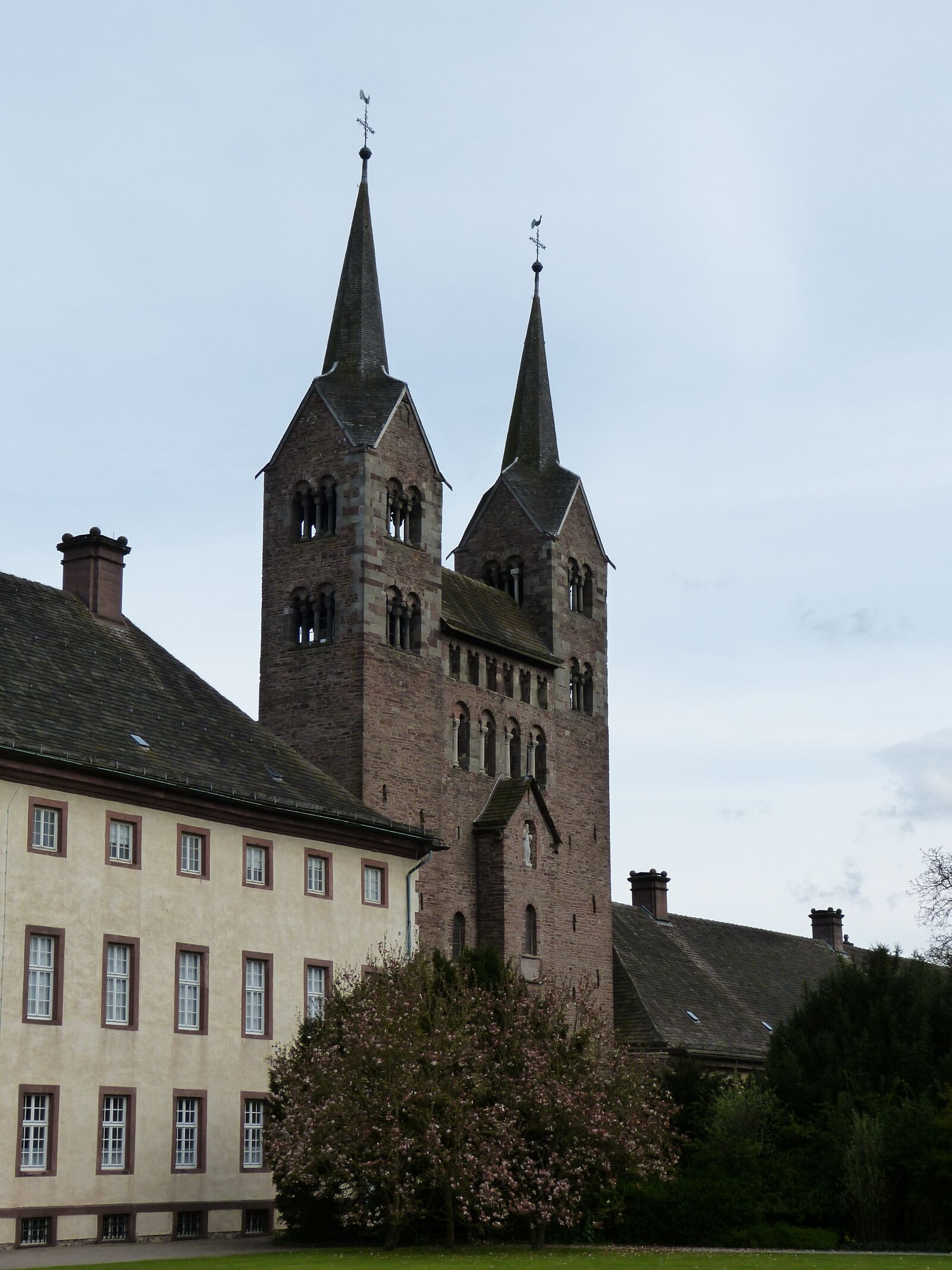 Panasonic Lumix DMC-FZ150 sample photo. Corvey, monastery, church photography