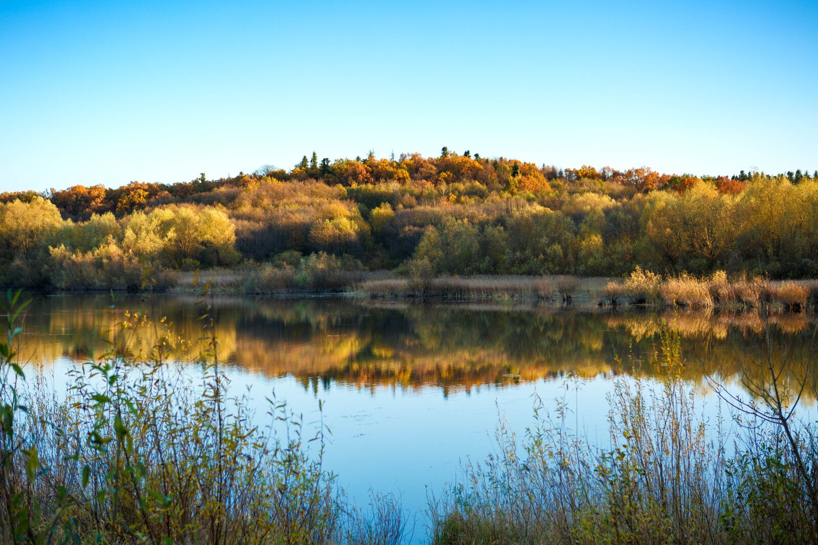 Canon EOS 5D Mark III sample photo. Lake, sky, autumn photography
