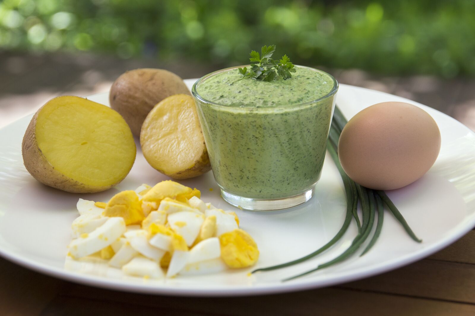 Canon EOS 600D (Rebel EOS T3i / EOS Kiss X5) sample photo. Frankfurt's green sauce, egg photography