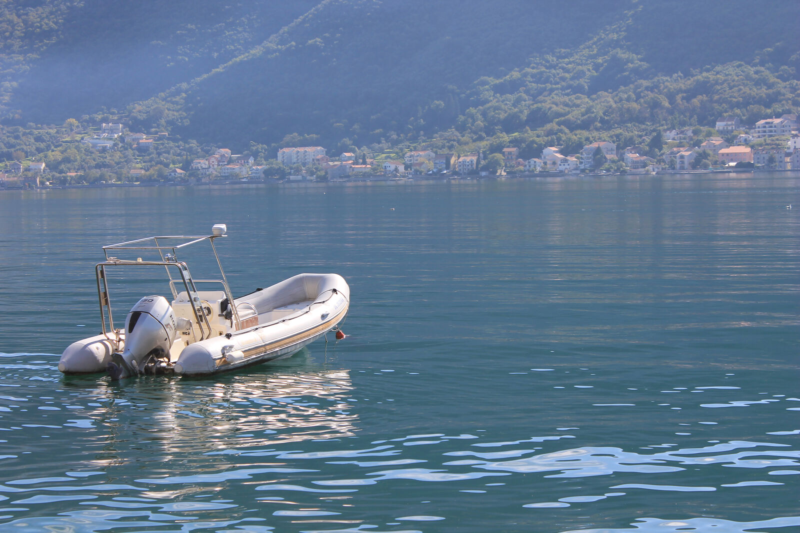 Canon EOS 1100D (EOS Rebel T3 / EOS Kiss X50) sample photo. Boat, nature, sea, sky photography