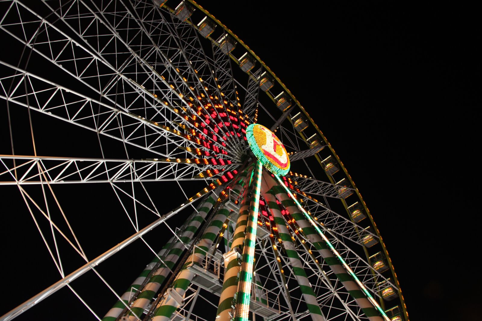 Canon EOS 600D (Rebel EOS T3i / EOS Kiss X5) sample photo. Ferris wheel, fair, folk photography
