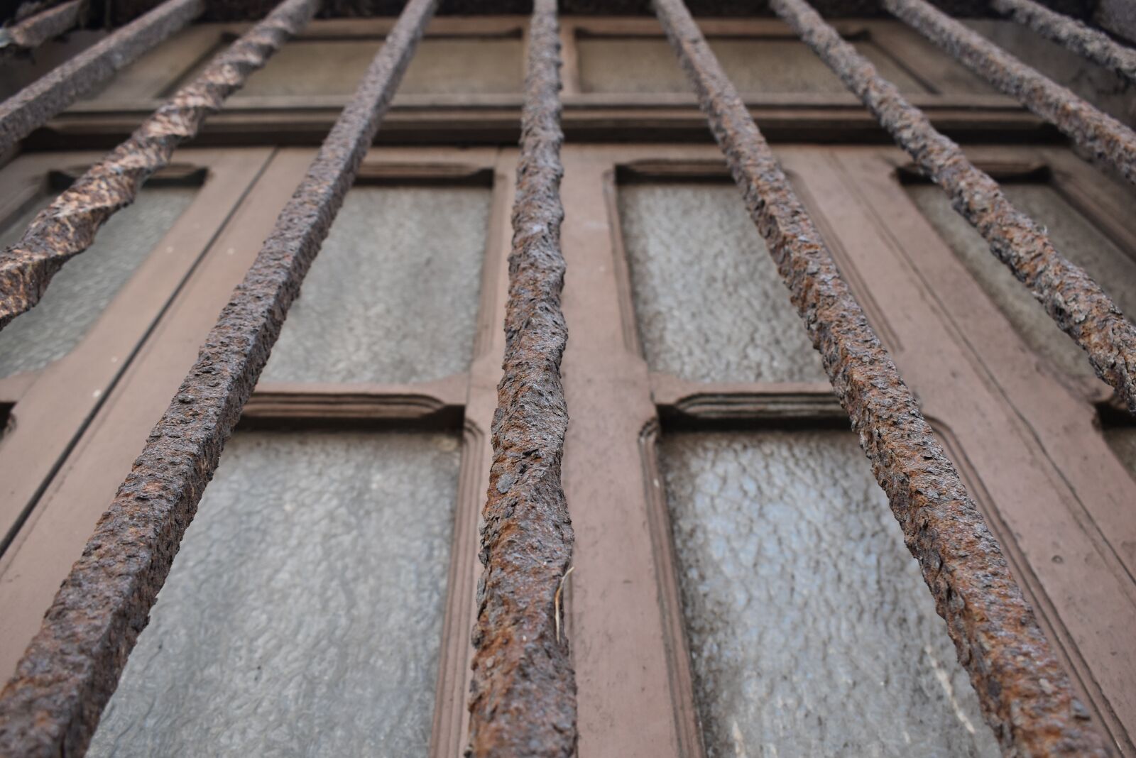 Nikon D5600 sample photo. Window, balusters, oxide photography