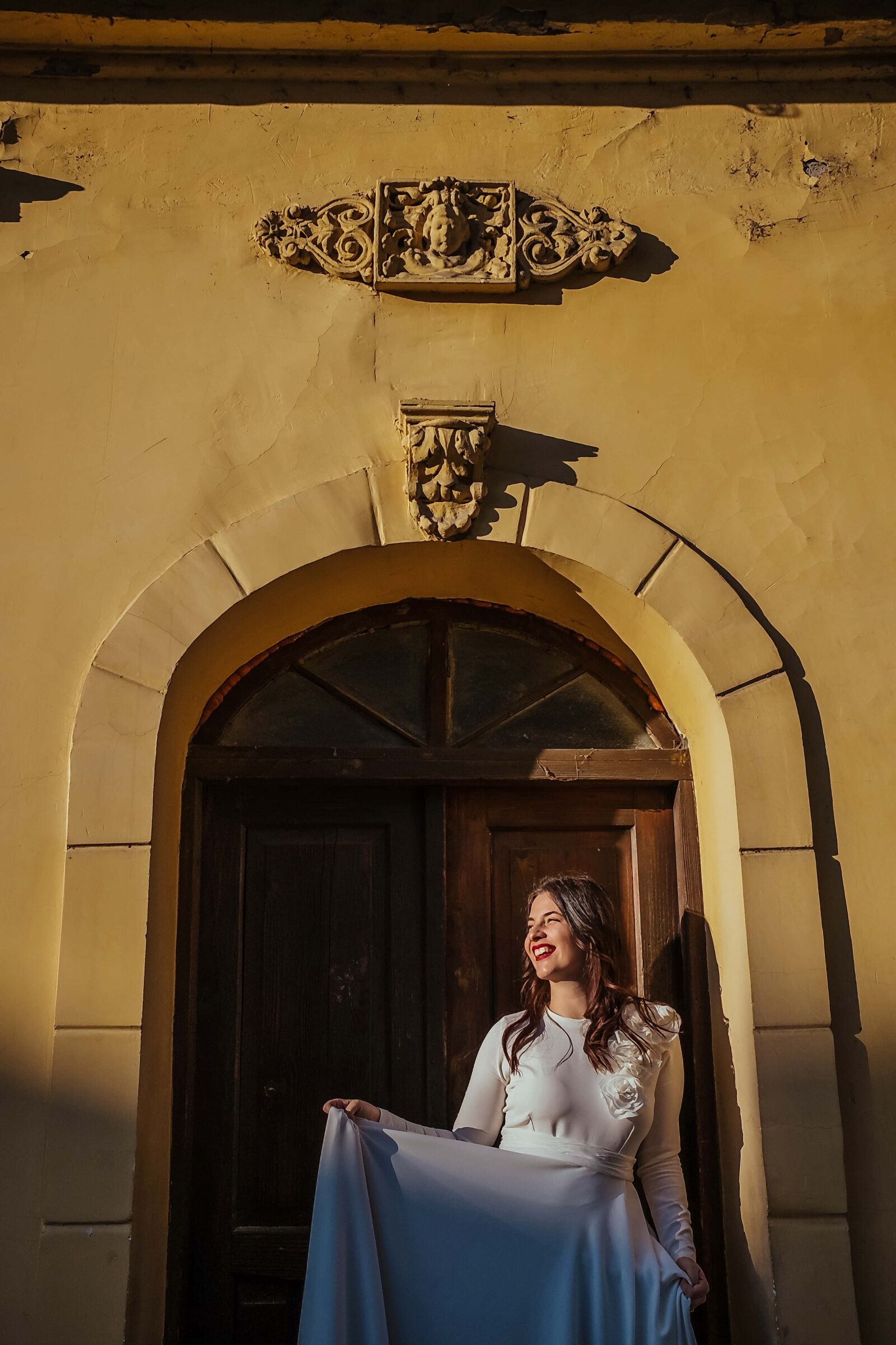 Fujifilm X100T sample photo. Front door, smiling, facade photography