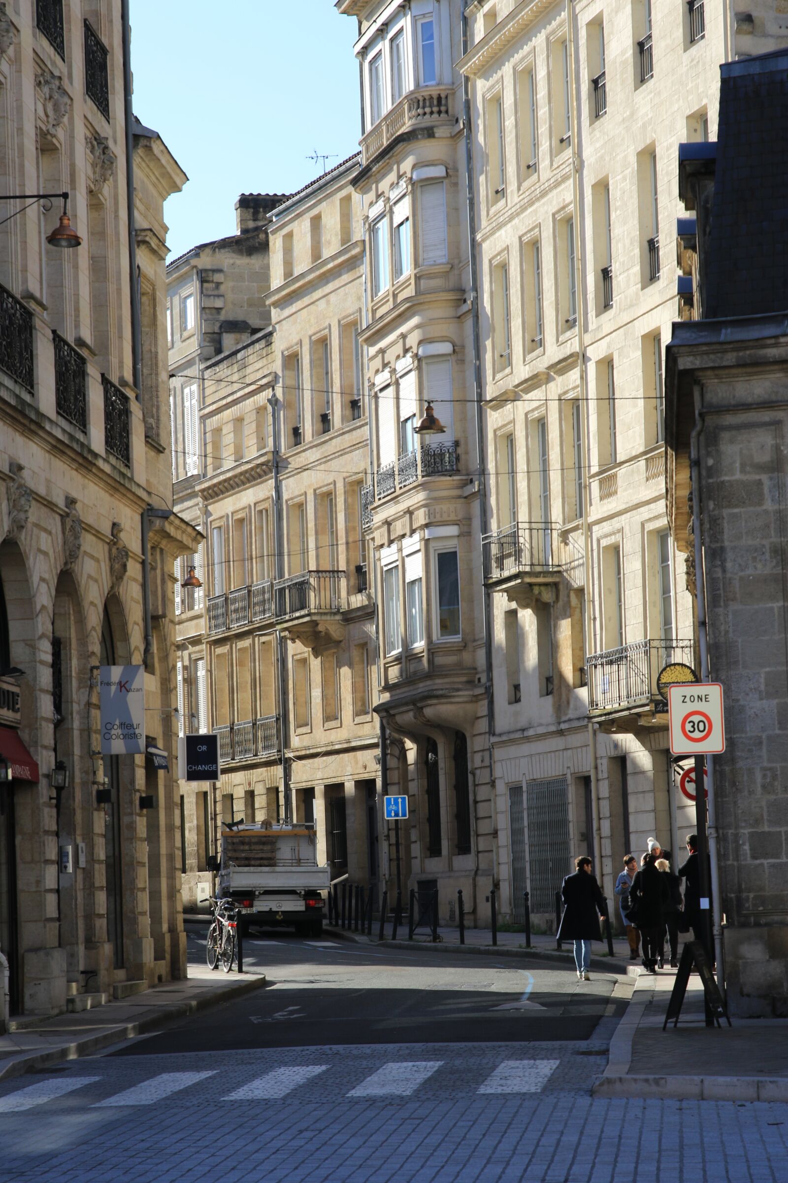 Canon EOS 7D Mark II sample photo. Bordeaux, france, street photography