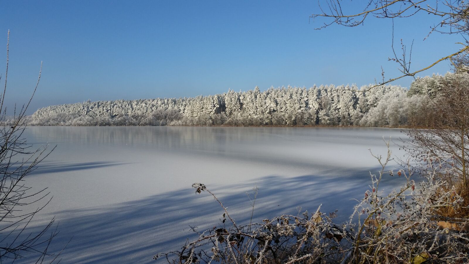 Samsung Galaxy S5 sample photo. Lake, winter, frozen photography