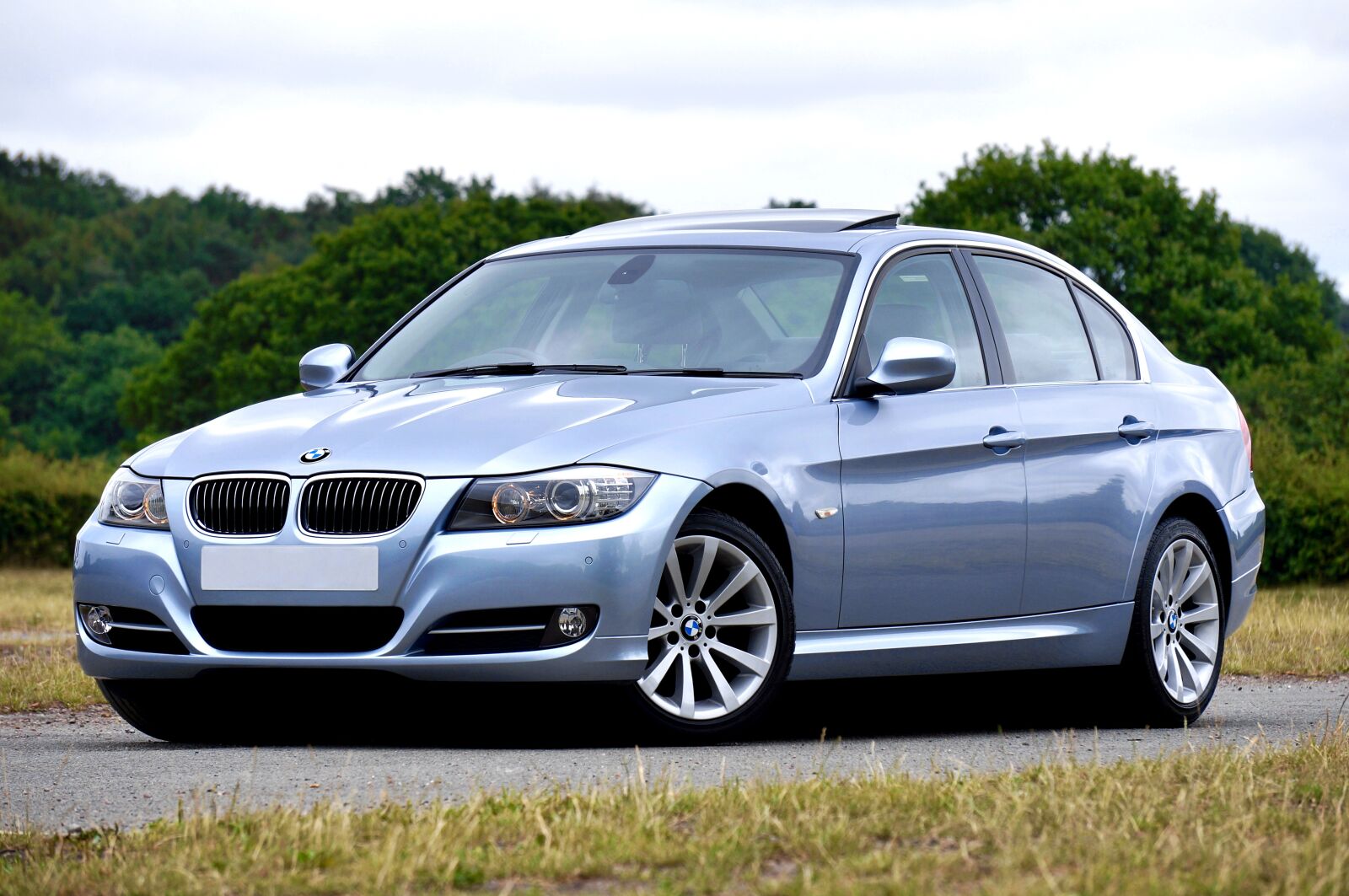 Sony Alpha NEX-5N + Sony E 55-210mm F4.5-6.3 OSS sample photo. Car, bmw, transportation photography
