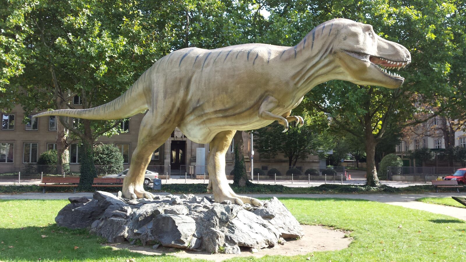 Samsung Galaxy S4 sample photo. Frankfurt, dinosaur, art photography