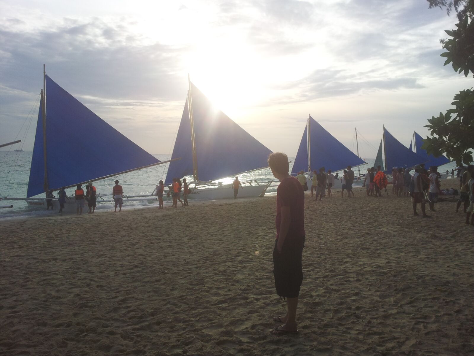 Samsung Galaxy S2 sample photo. Beach, boats, man, sailing photography