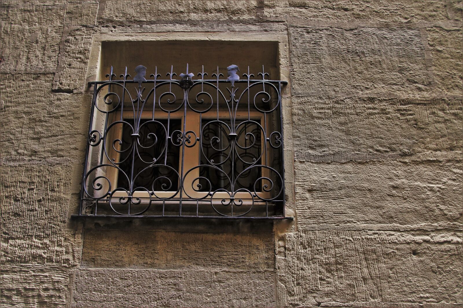 Canon EOS 80D sample photo. Old window, plaster, wall photography