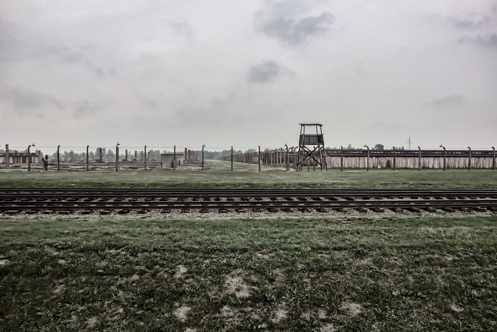 Canon EOS 600D (Rebel EOS T3i / EOS Kiss X5) sample photo. Auschwitz 2, brezinka, auschwitz photography