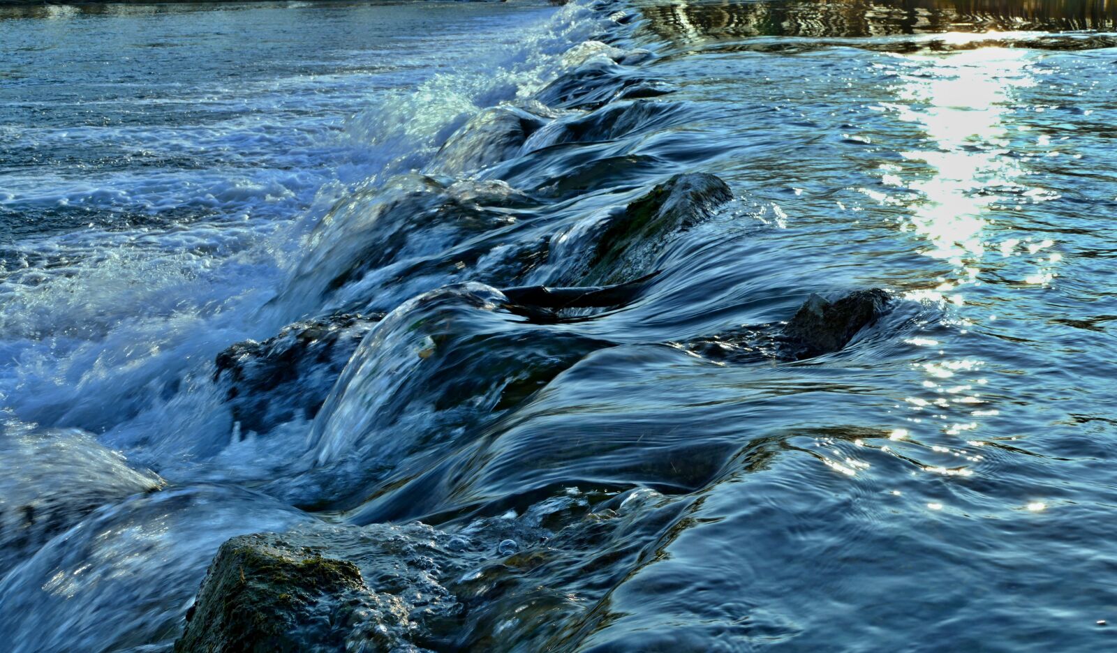 Panasonic Lumix DMC-FZ1000 sample photo. Waterfall, rock, creek photography