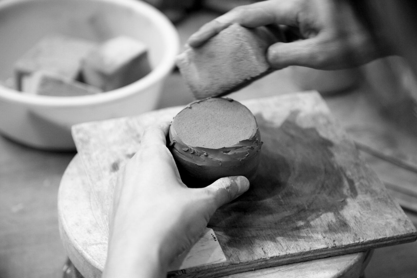 Canon EOS 5D Mark II sample photo. Porcelain, hand, dirt photography