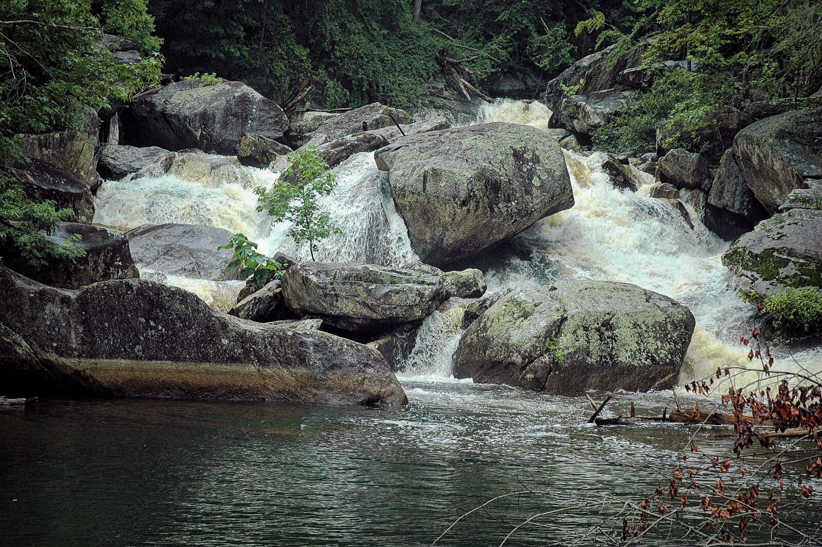 Nikon AF-S DX Nikkor 18-70mm F3.5-4.5G ED-IF sample photo. River, rocks, waterfall photography