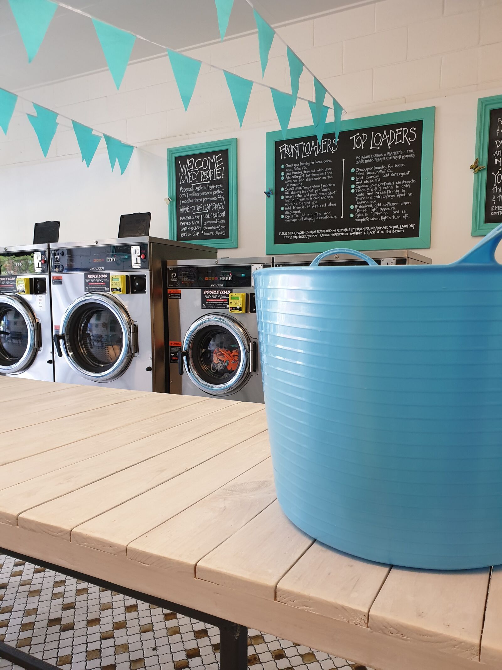 Samsung Galaxy S9 sample photo. Laundromat, laundry, launderette photography
