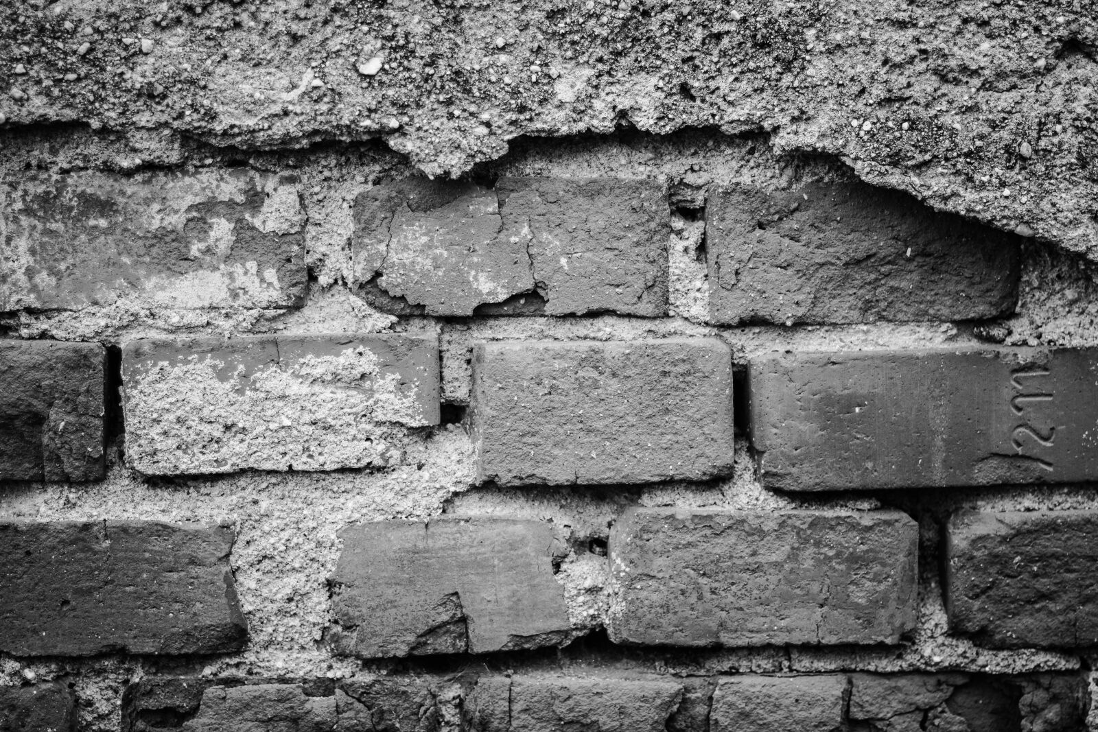 Canon EOS 700D (EOS Rebel T5i / EOS Kiss X7i) sample photo. Wall, bricks, worn by photography