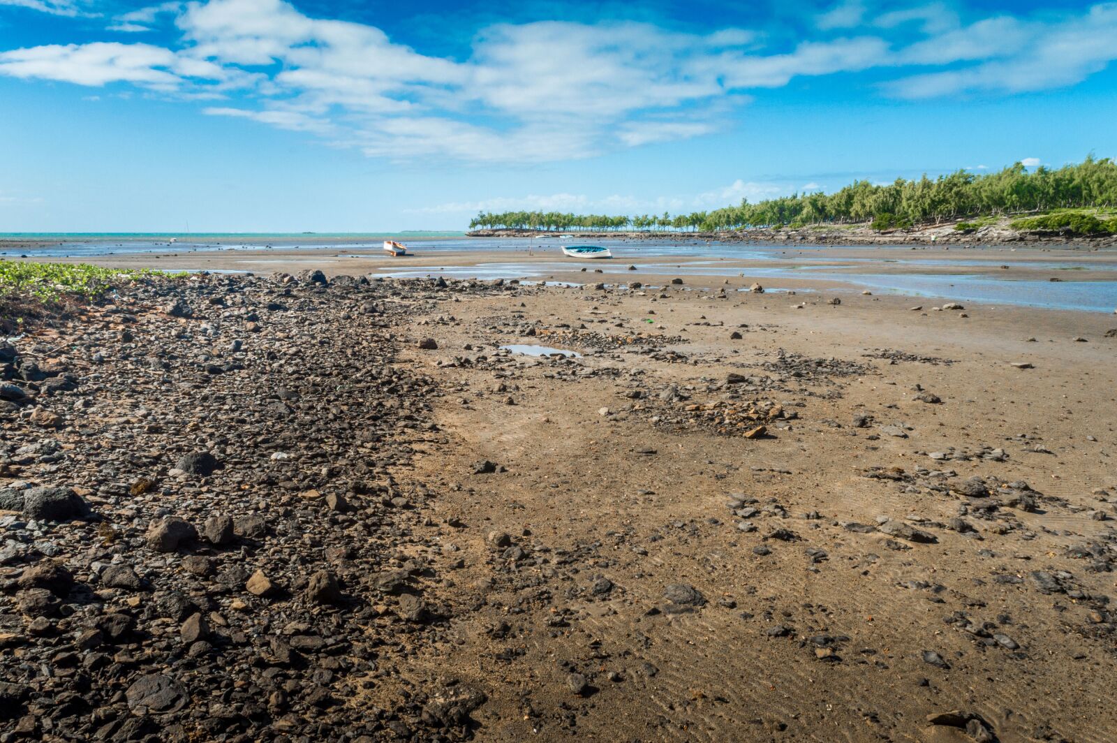Nikon D3200 sample photo. Seashore, waves, rocks photography