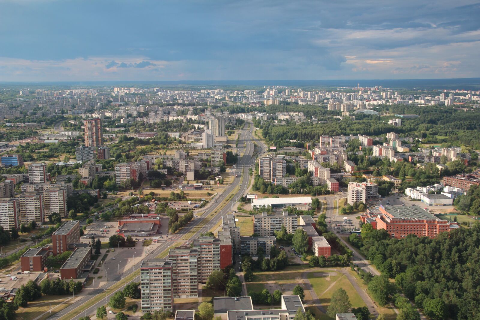 Canon EOS 600D (Rebel EOS T3i / EOS Kiss X5) sample photo. Vilnius, lithuania, urban landscape photography