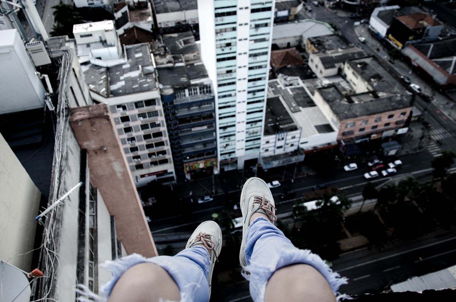 Nikon D7000 sample photo. Feet, shoes, knees photography