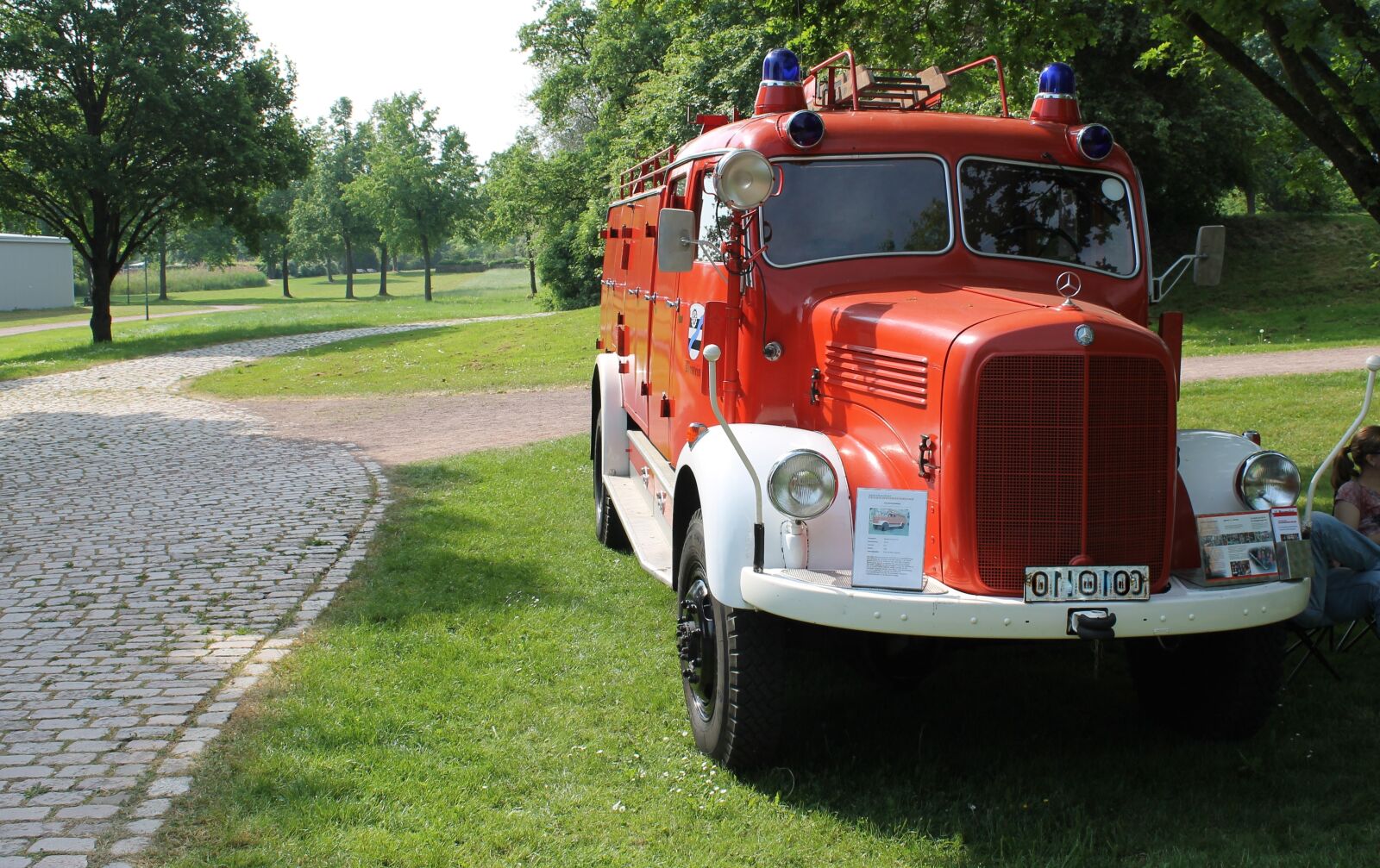 Canon EOS 1100D (EOS Rebel T3 / EOS Kiss X50) sample photo. Fire, oldtimer, red photography