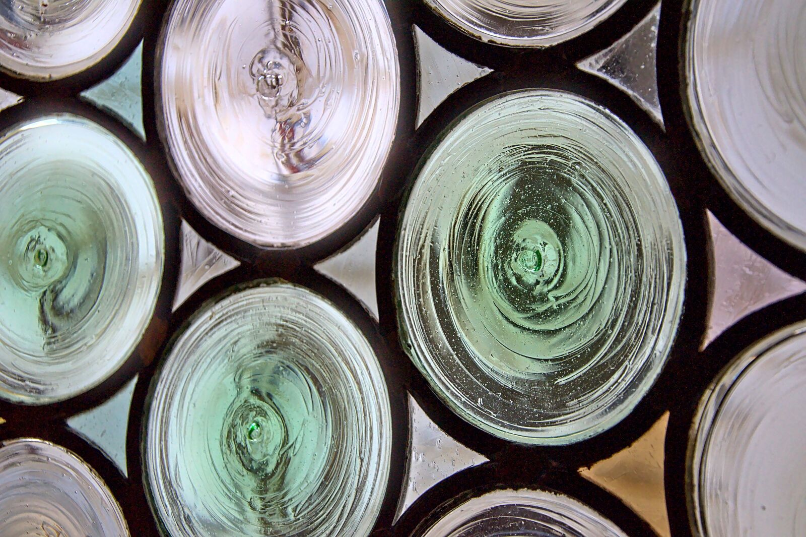 Nikon D90 sample photo. Glass, medieval, bubbles photography