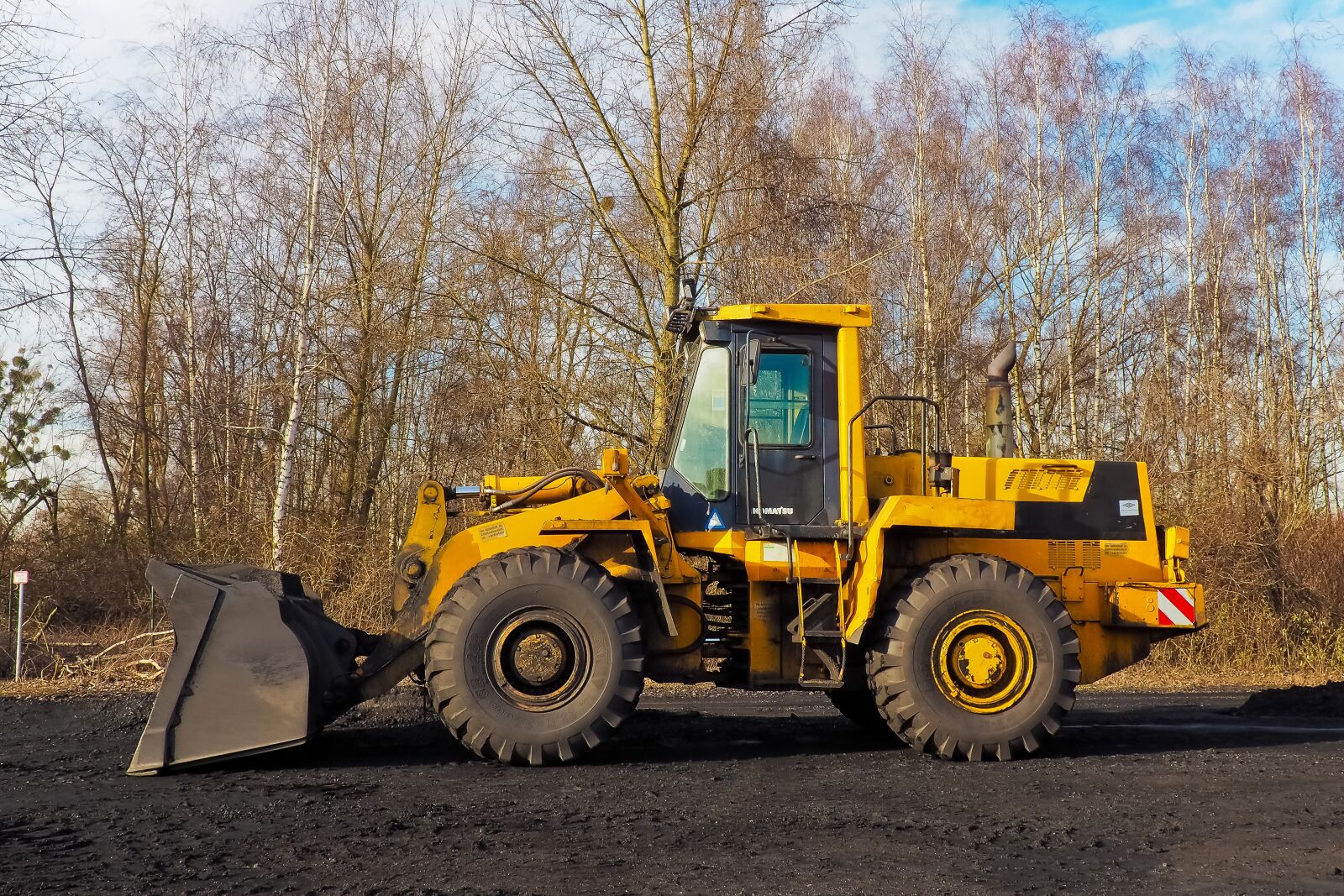 Olympus OM-D E-M10 sample photo. Wheel loader, construction machine photography