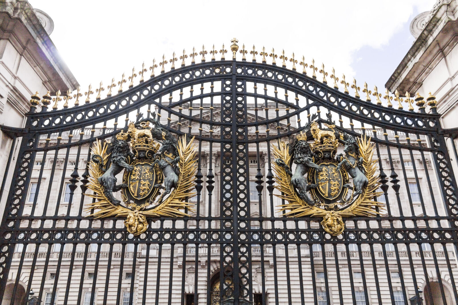 Canon EOS 600D (Rebel EOS T3i / EOS Kiss X5) sample photo. Buckingham, palace, gates, london photography