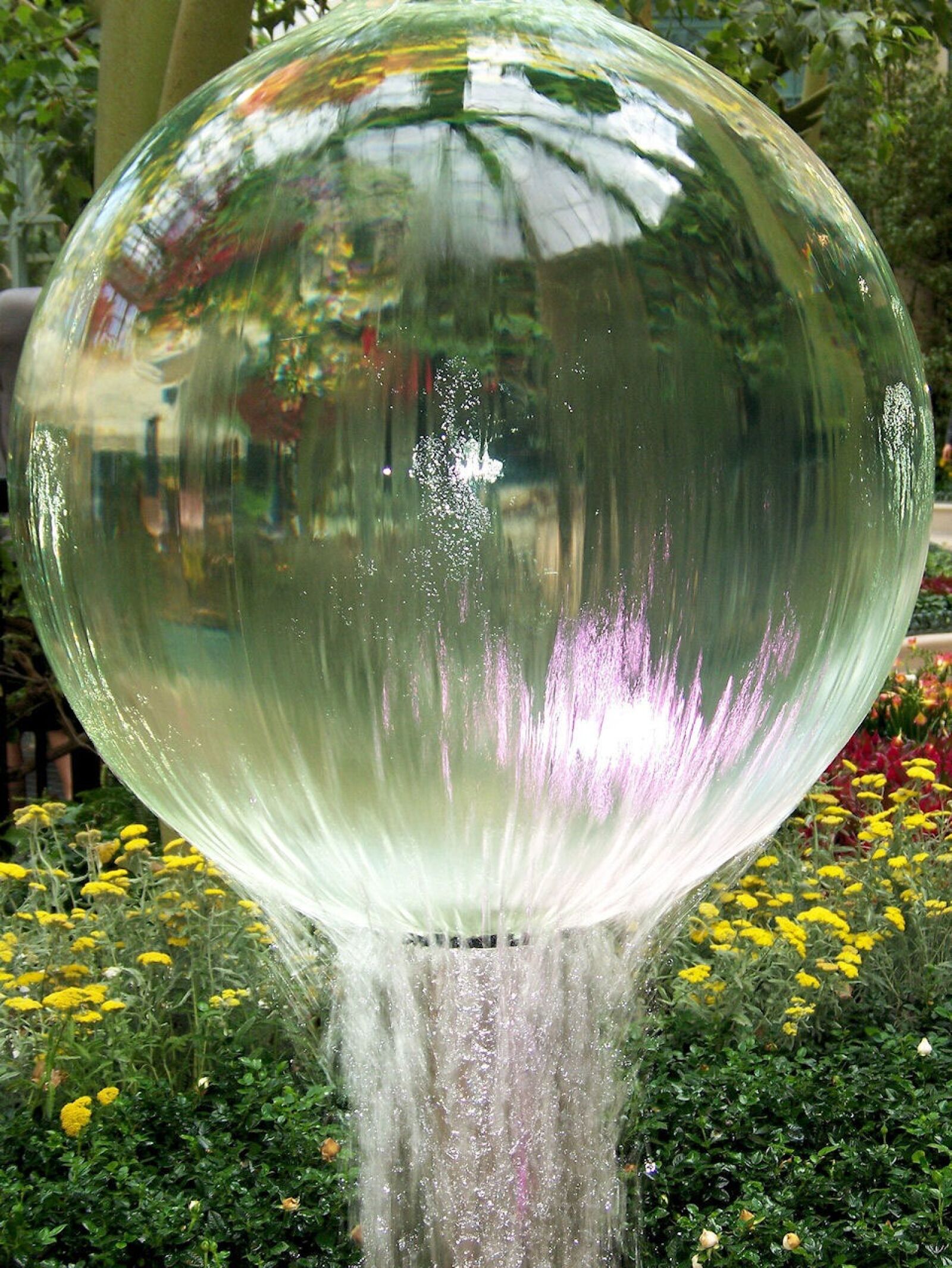 Kodak Z612 ZOOM DIGITAL CAMERA sample photo. Fountain, water, globe photography