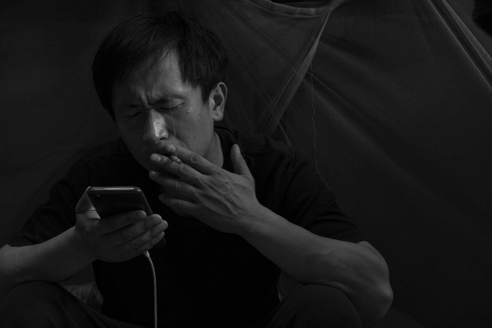 Sony Cyber-shot DSC-RX100 VI sample photo. Man, smoking, worker photography