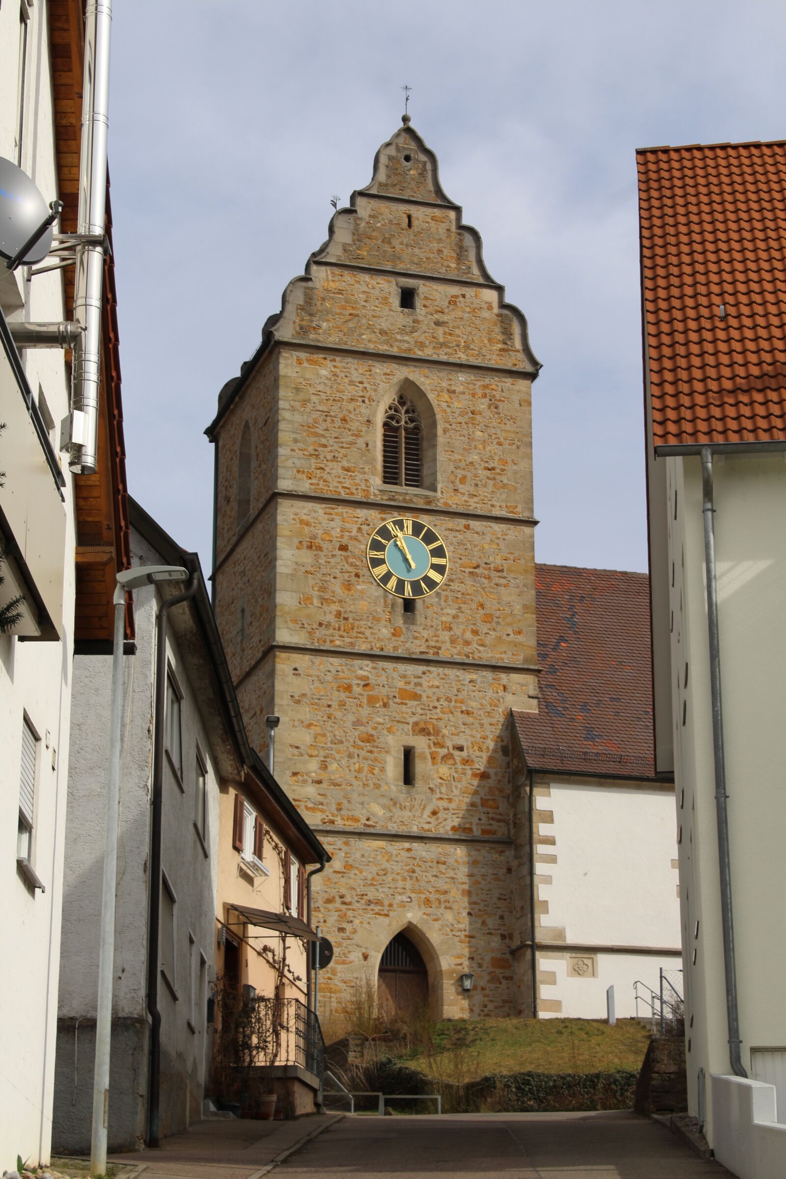 Canon EOS 1300D (EOS Rebel T6 / EOS Kiss X80) sample photo. Historic center, wendlingen, uphill photography