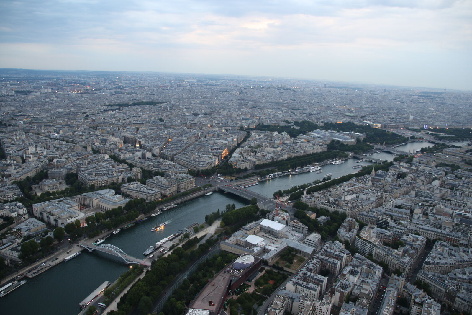 Canon EOS 7D Mark II sample photo. Buildings, city, concrete, concrete photography