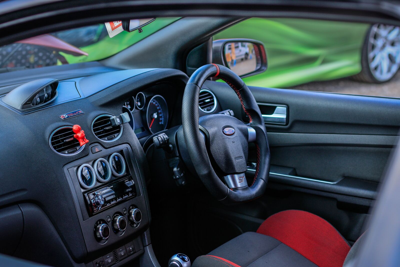 Canon EOS 70D + Canon EF 50mm F1.4 USM sample photo. Ford focus, car, vehicle photography