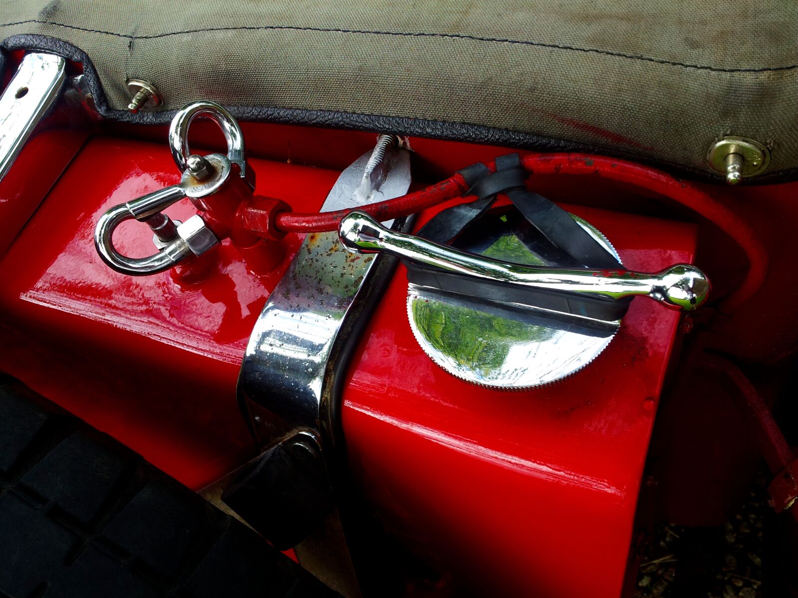 Samsung Galaxy S2 sample photo. 1932, cap, fueltank, mg photography