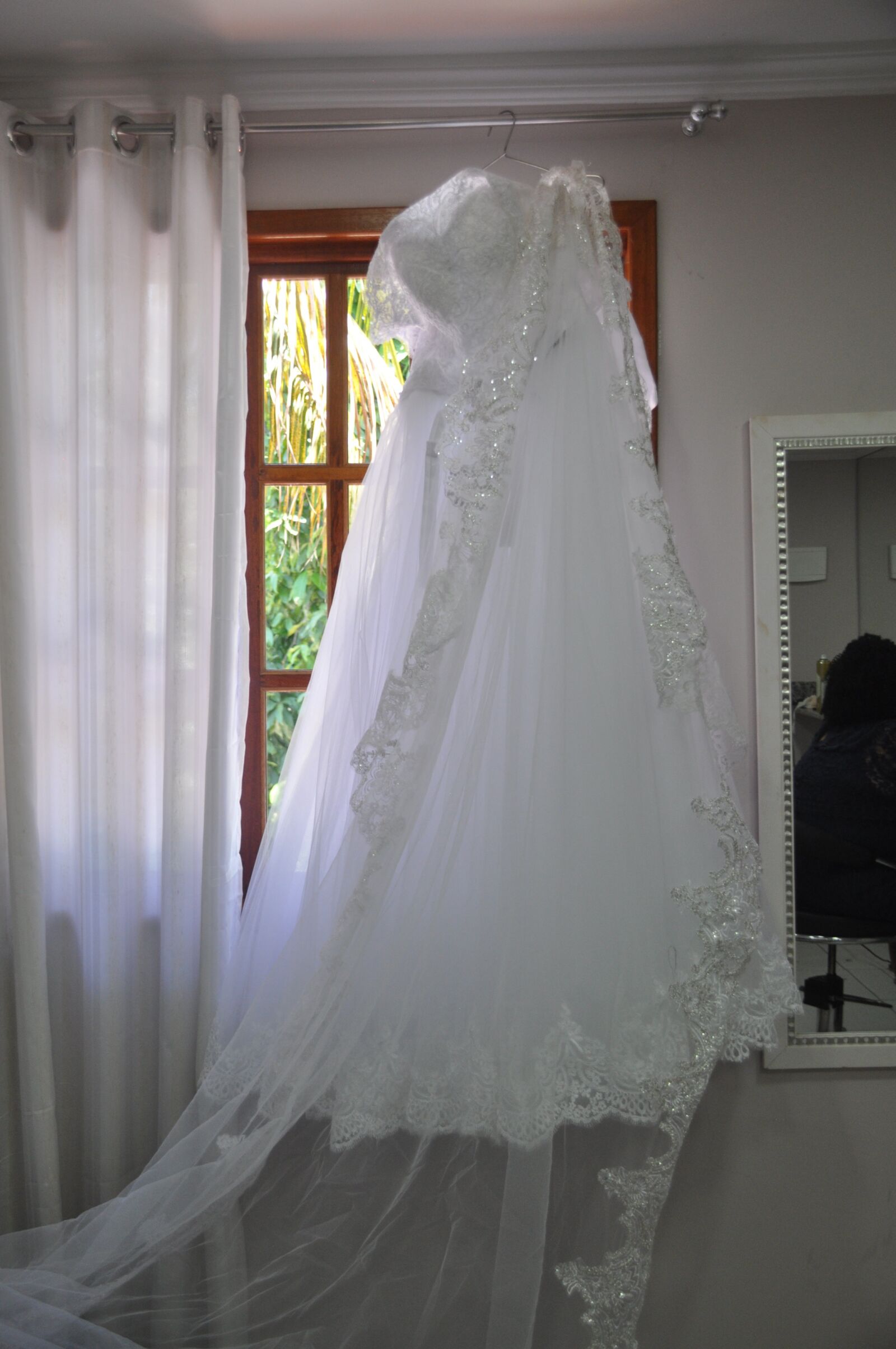 Nikon D5000 sample photo. Vestido, cortina, sapato photography