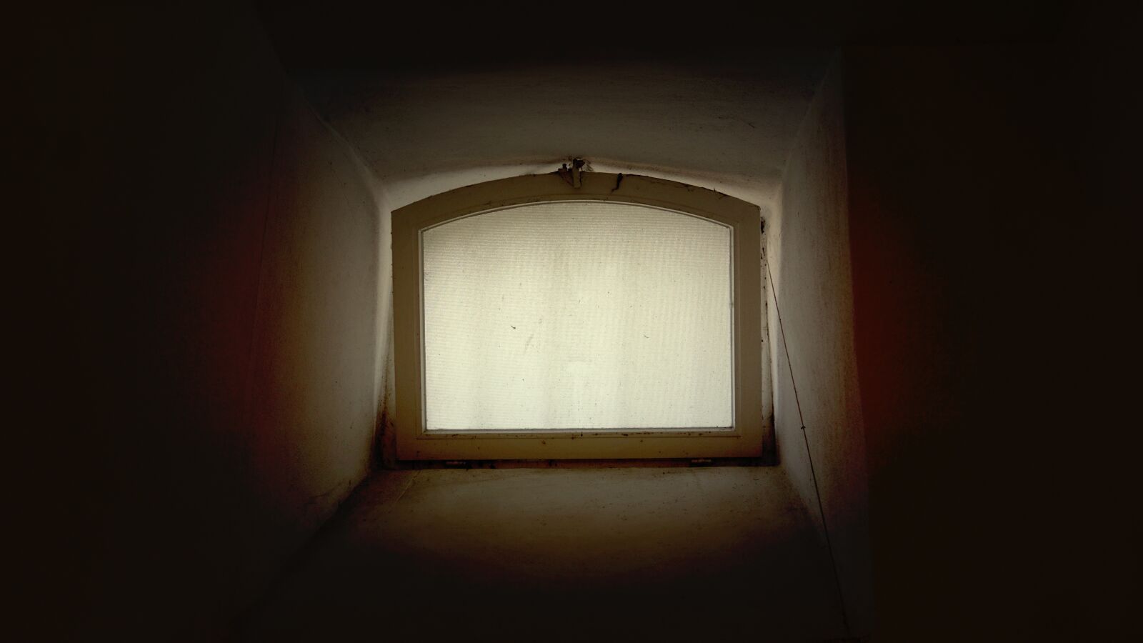 Sony E 16-50mm F3.5-5.6 PZ OSS sample photo. Window, dark, light photography
