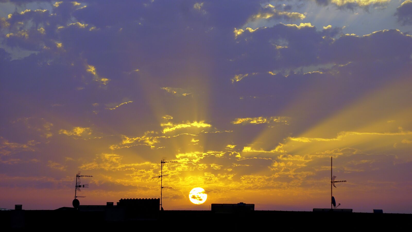 Sony E 55-210mm F4.5-6.3 OSS sample photo. Dawn, sun, sky photography