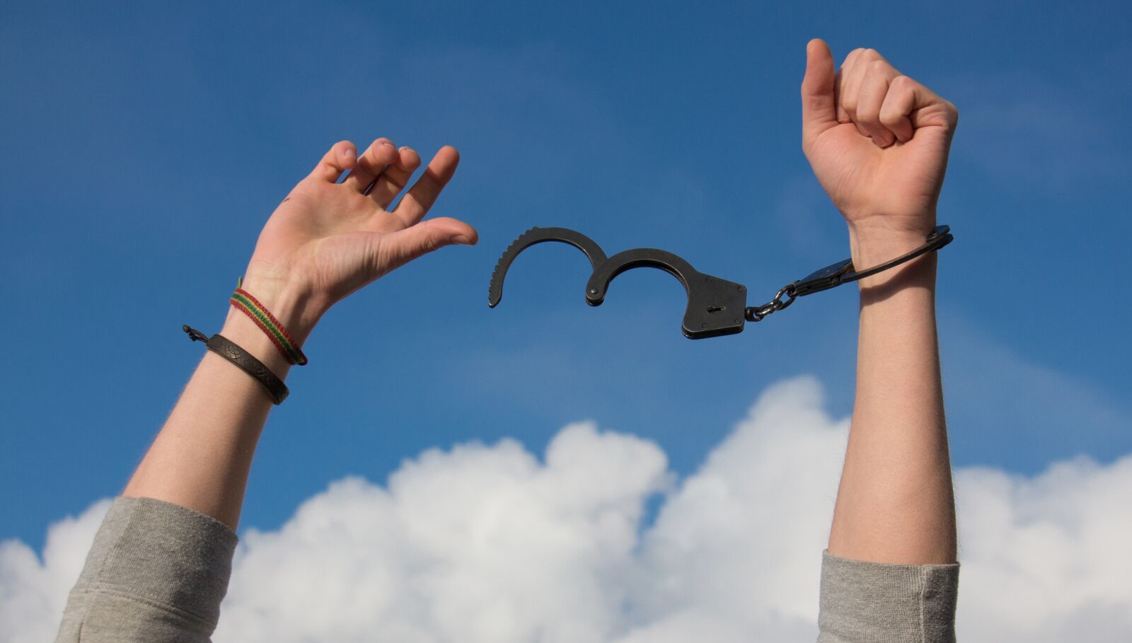 Canon EOS 650D (EOS Rebel T4i / EOS Kiss X6i) sample photo. Freedom, sky, hands photography
