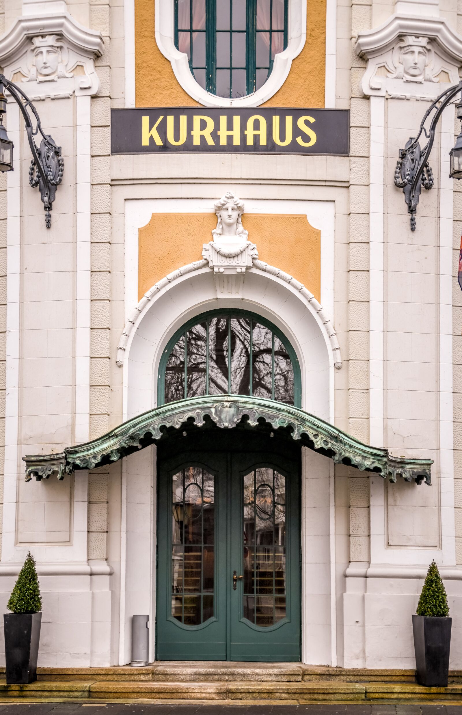 Tamron 28-300mm F3.5-6.3 Di VC PZD sample photo. Input, door, kurhaus photography