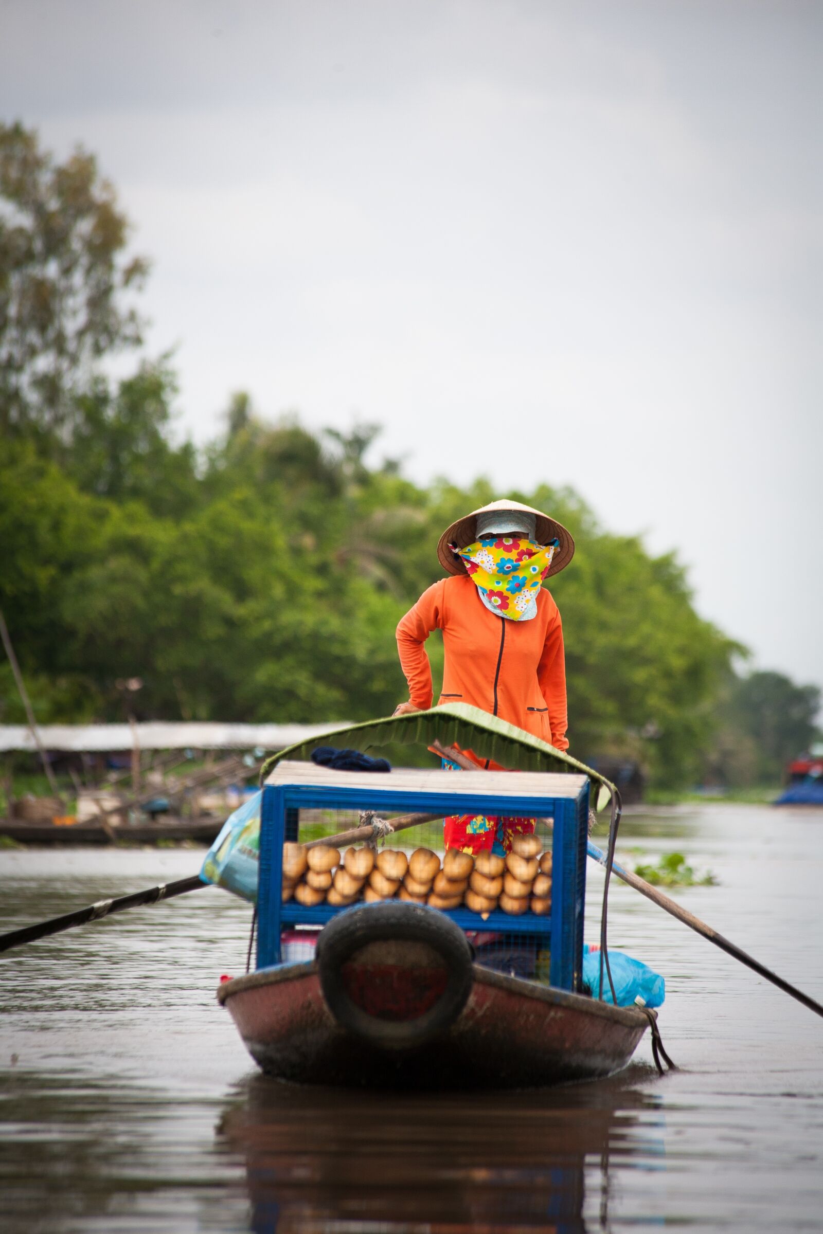 Canon EOS 5D + Canon EF 70-300mm F4-5.6 IS USM sample photo. Boat, floating market, subsistence photography