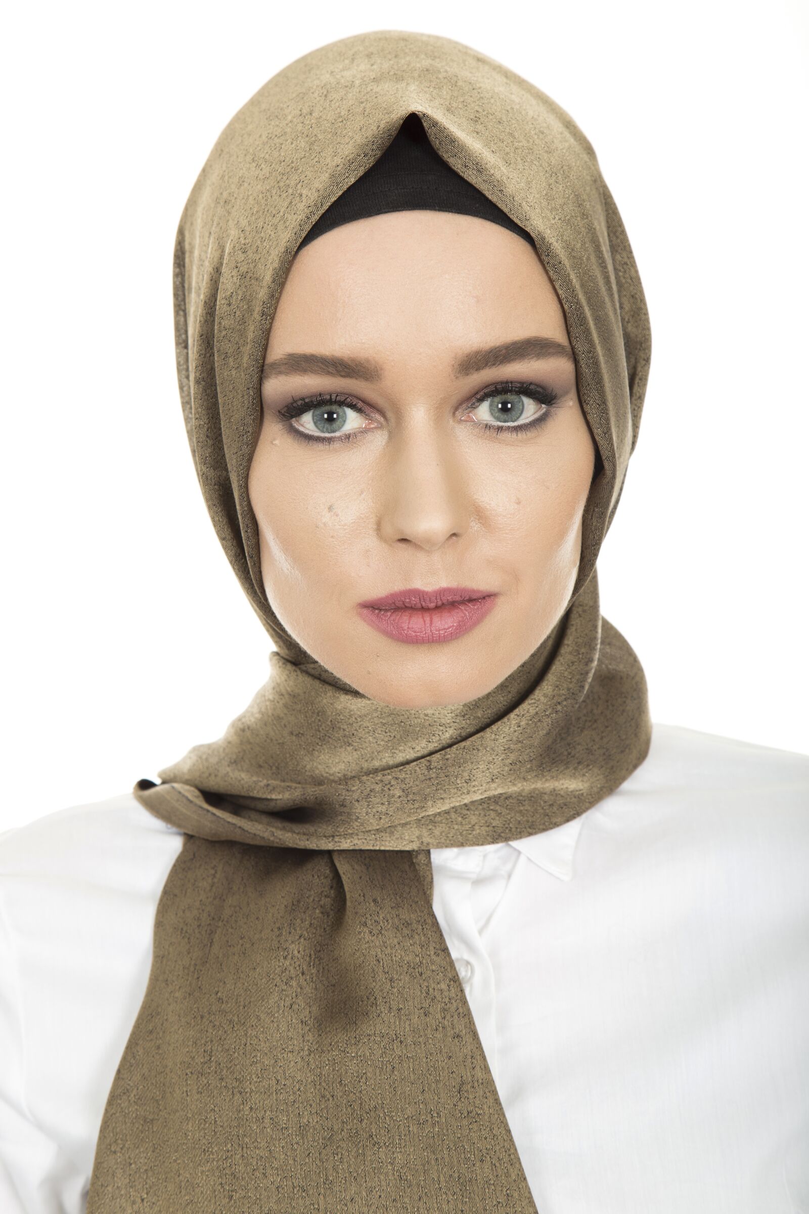 Canon EOS 6D + Canon EF 24-105mm F4L IS USM sample photo. Hijab, head cover, hair photography