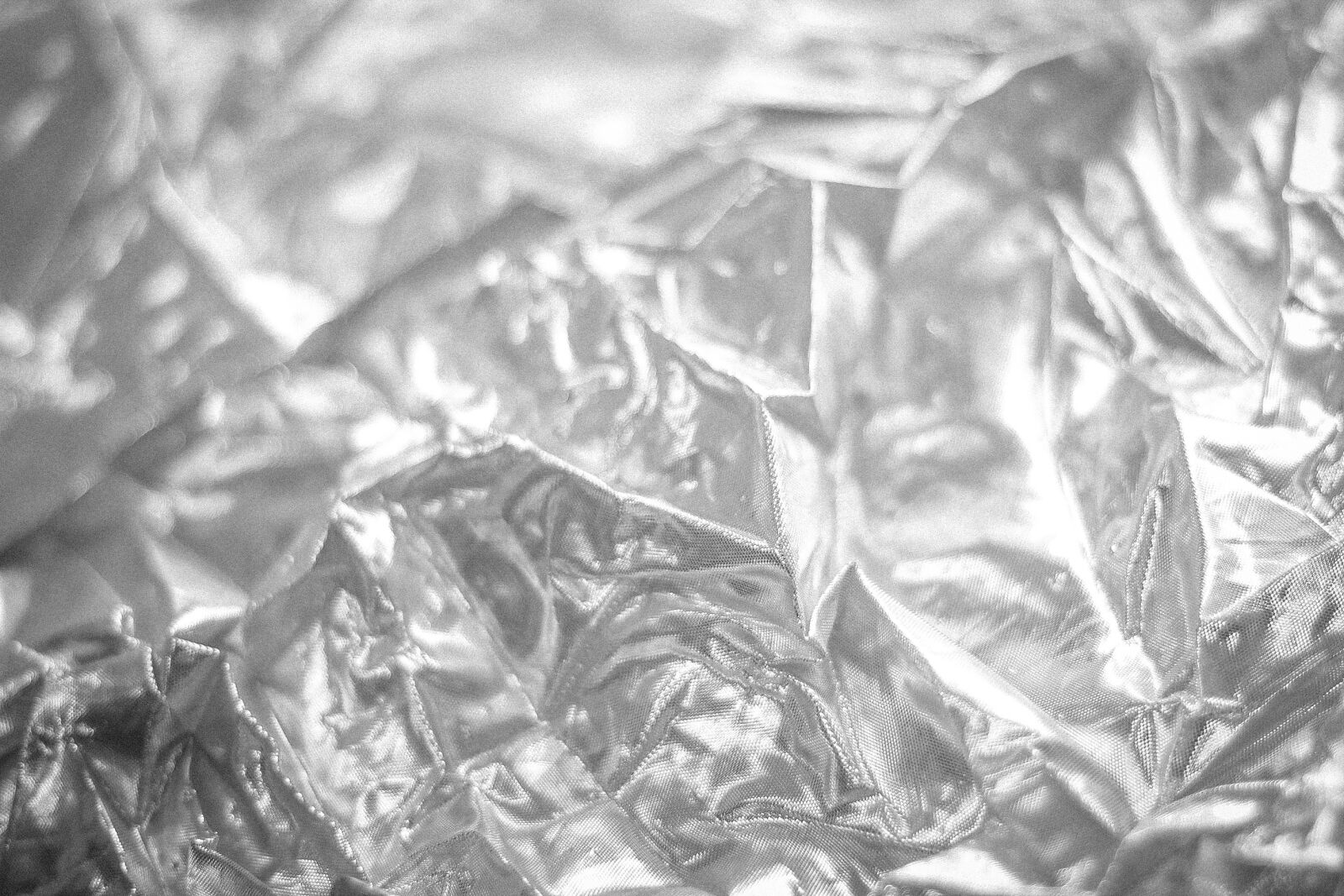 Canon EOS 600D (Rebel EOS T3i / EOS Kiss X5) + Canon EF 50mm F1.8 II sample photo. Fashion, texture, silver photography